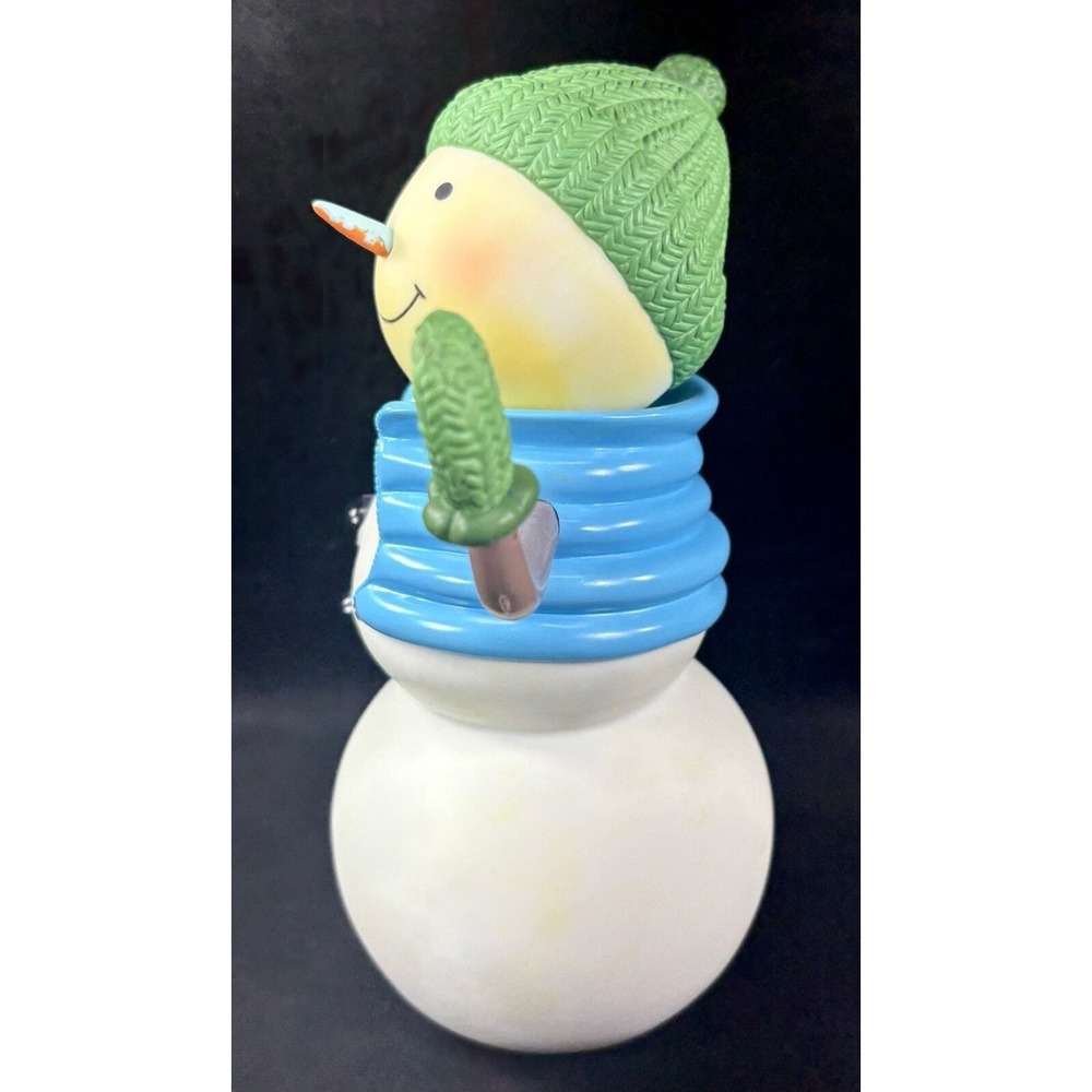 Hallmark 2010 FUN-IN-THE-FRIDGE SNOWMAN Light Activated Talks or Sings Video - Picture 3 of 7
